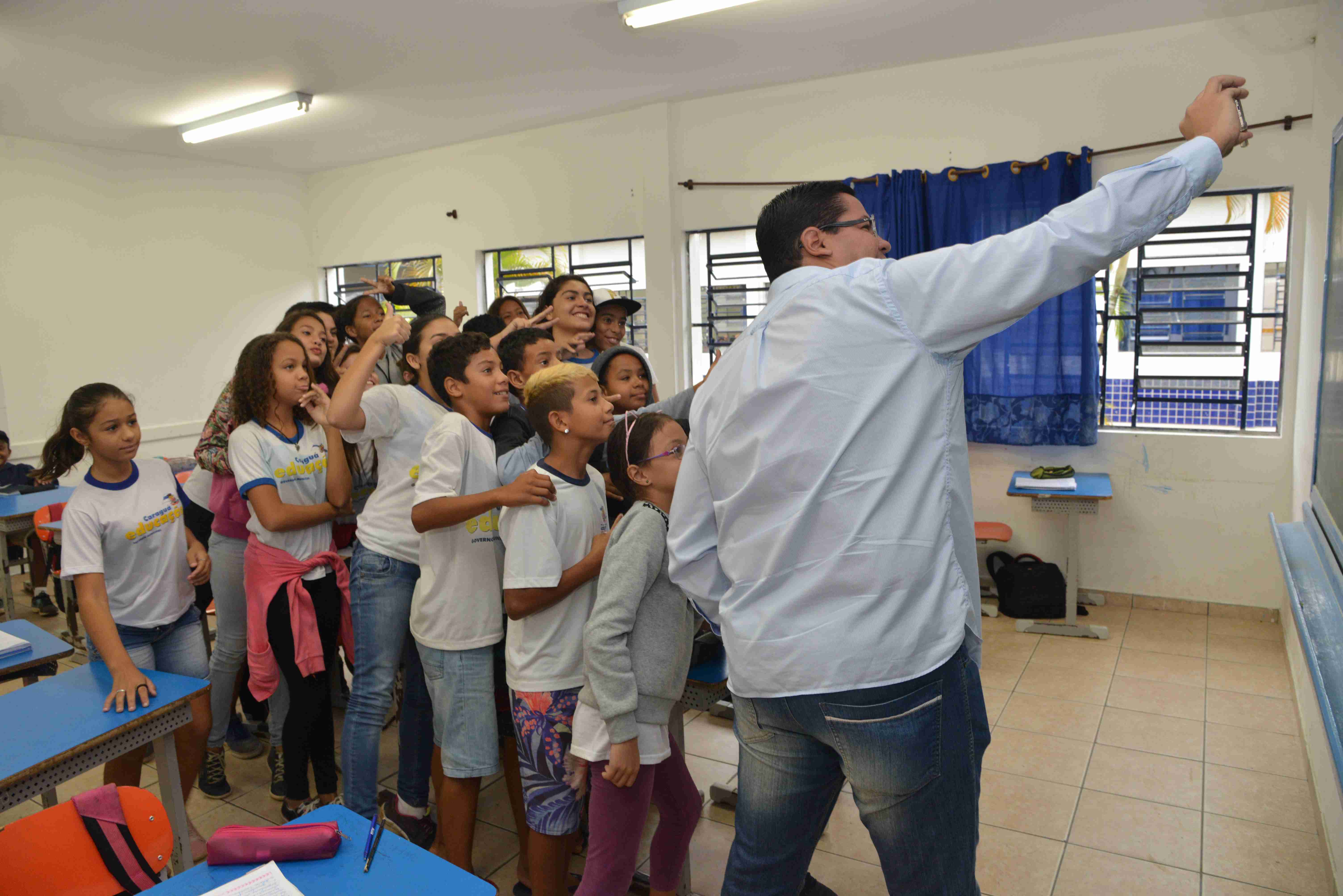 Aguilar Junior visita unidades escolares no Massaguaçu e obra de creche no Jetuba