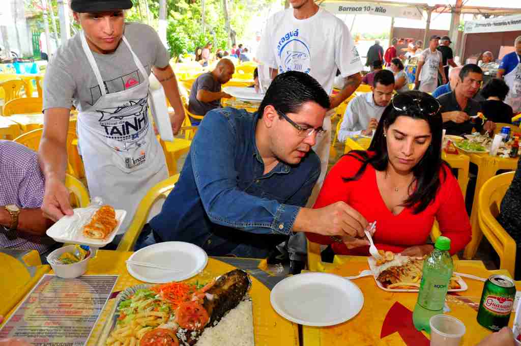 14ª Festa da Tainha de Caraguatatuba continua até domingo no Porto Novo