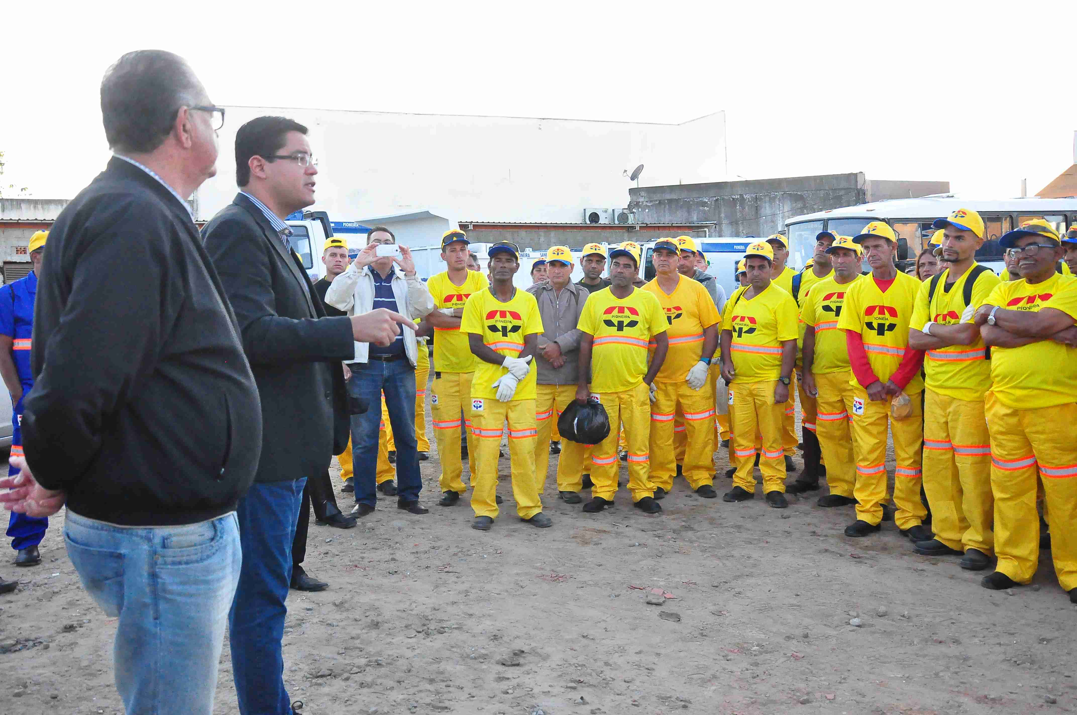 Aguilar Junior recebe empresa que irá reforçar limpeza pública no município (Fotos: Lucas Camargo/PMC)