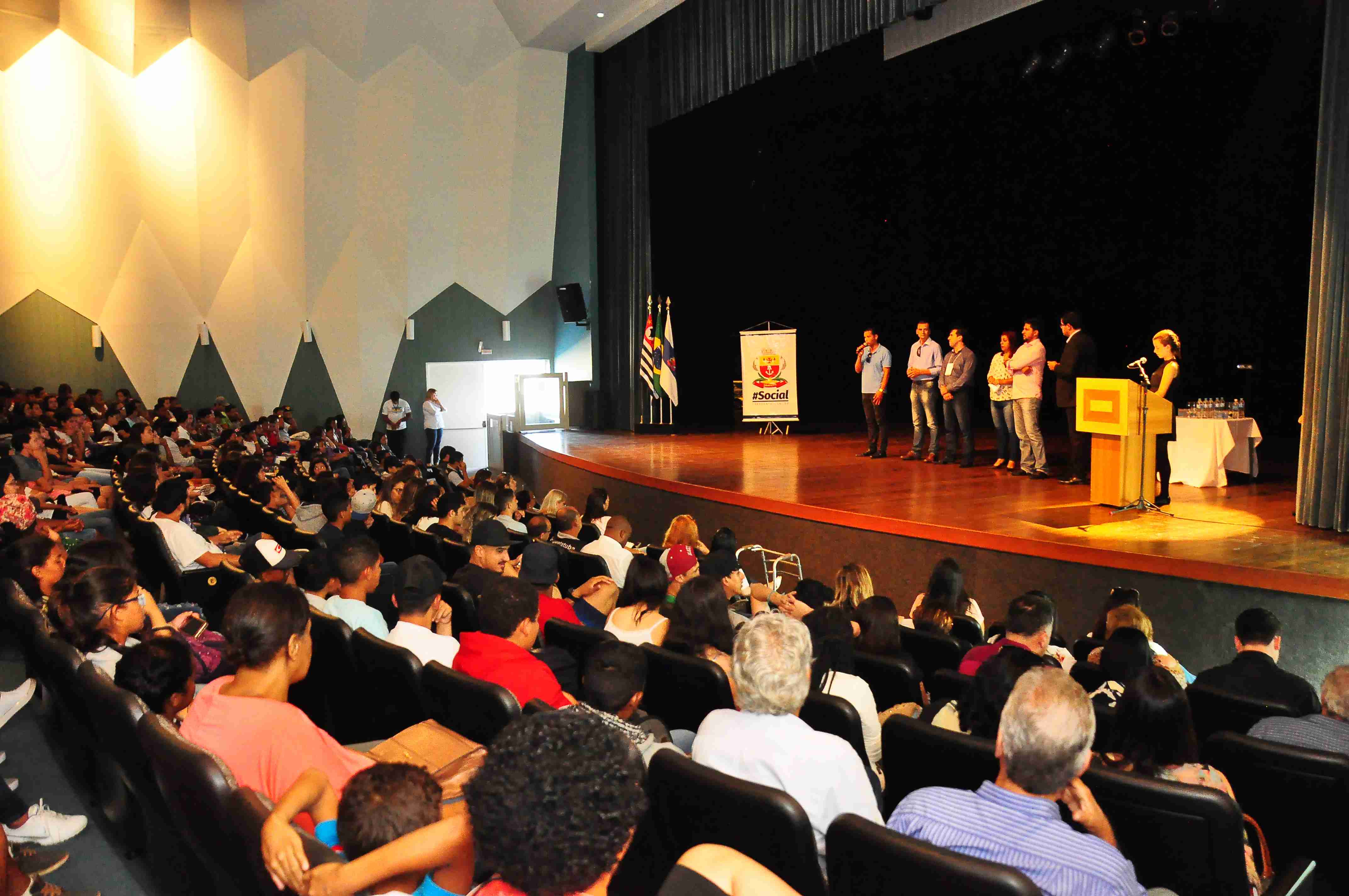 Mais de 800 jovens participam do 1º Fórum Lúdico dos Direitos da Criança e do Adolescente