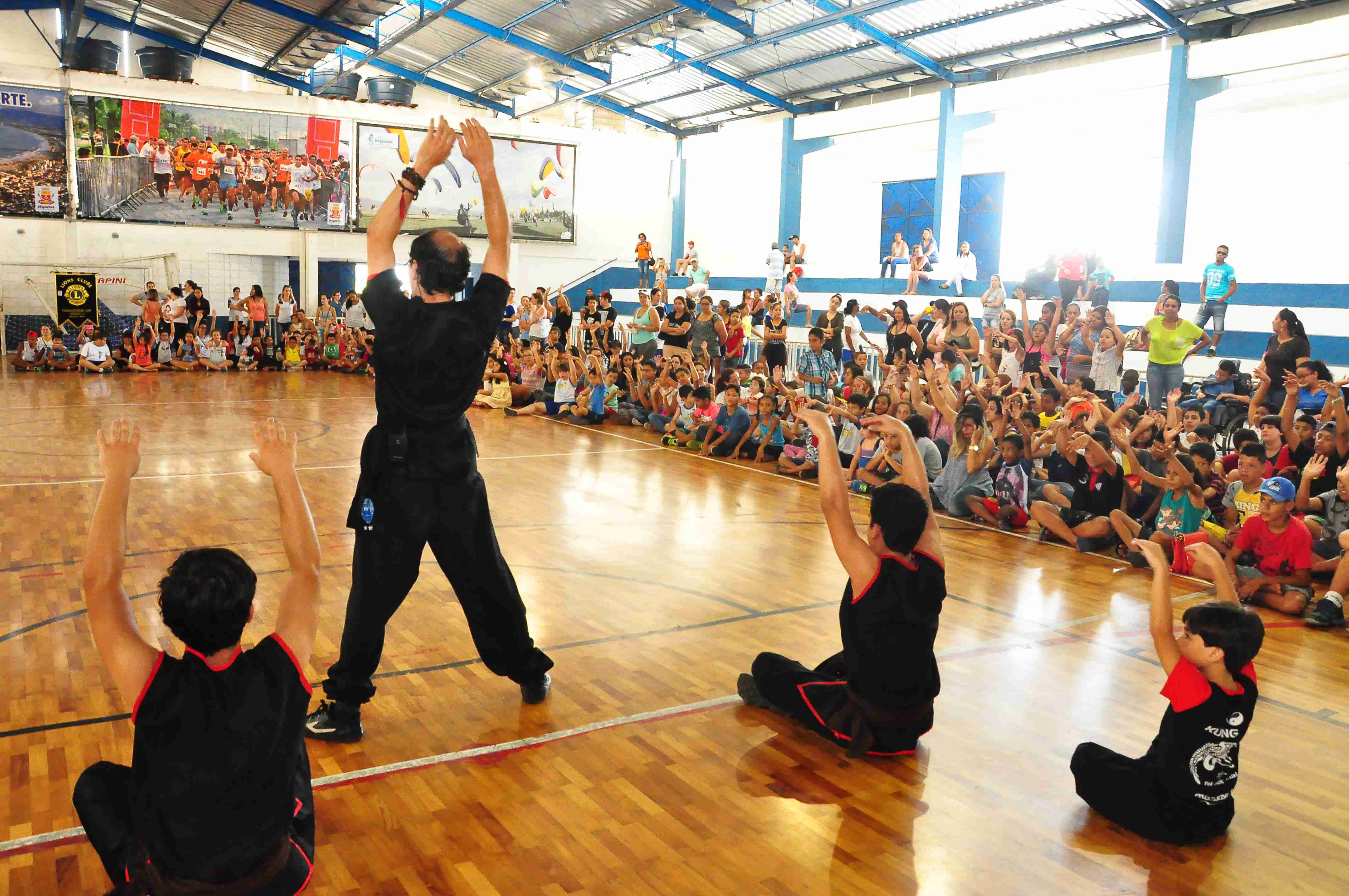 Crianças e adolescentes da Educação Inclusiva participam de atividades no Centro Esportivo