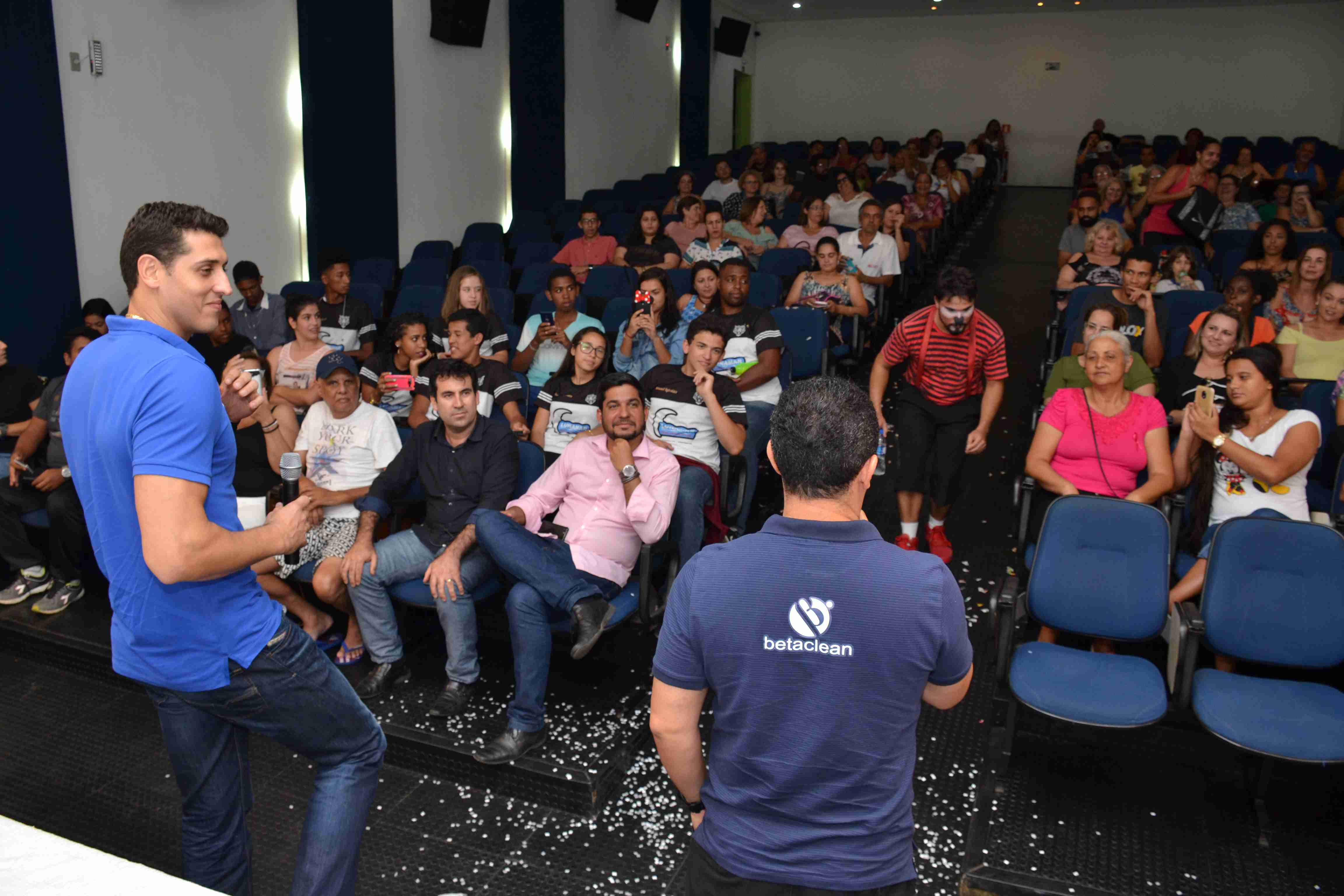 Esportistas do vôlei masculino do Corinthians palestram sobre hábitos saudáveis