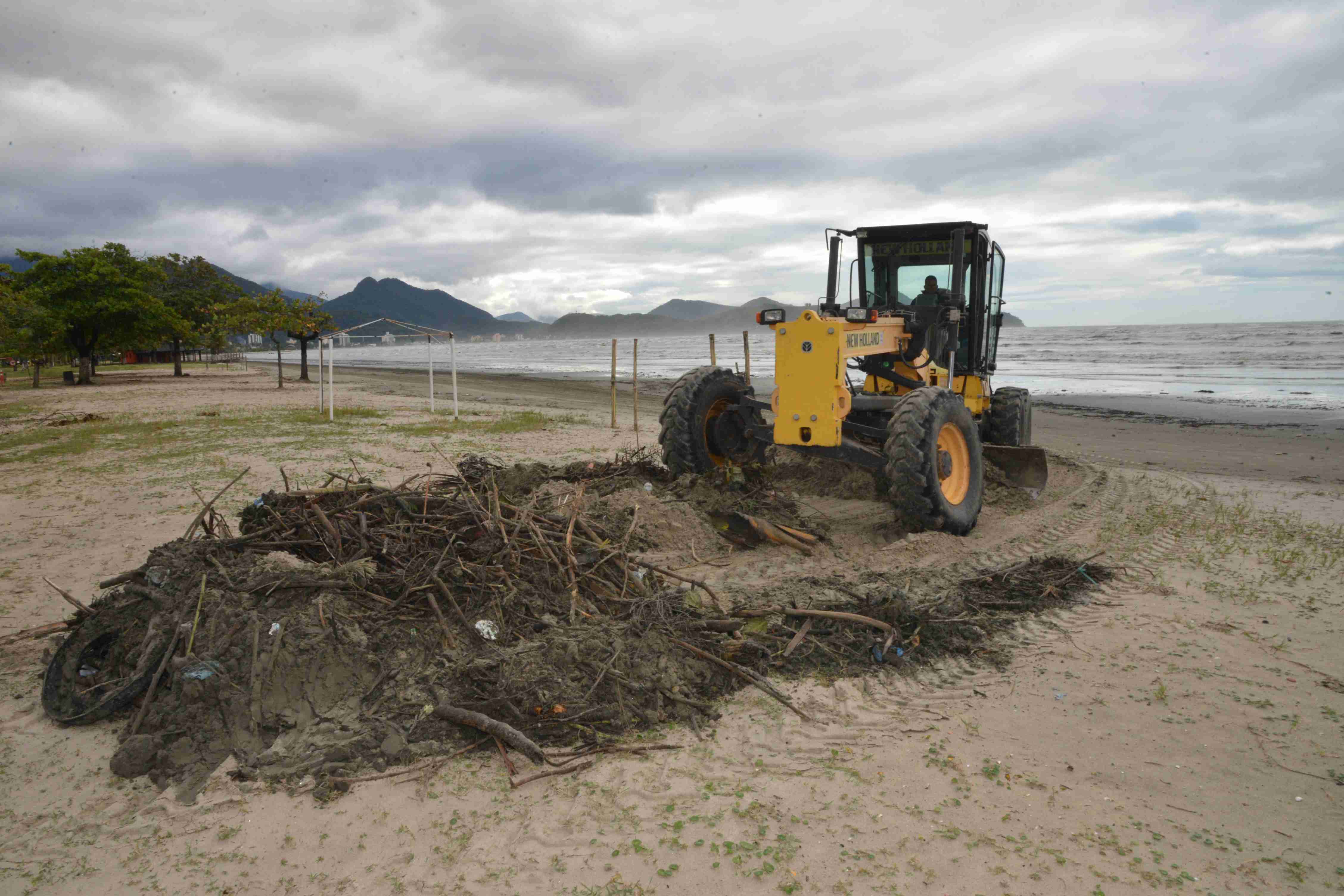 Operação Cidade Limpa vai às praias do Camaroeiro, Centro e Porto Novo (Fotos: Cláudio Gomes/PMC)