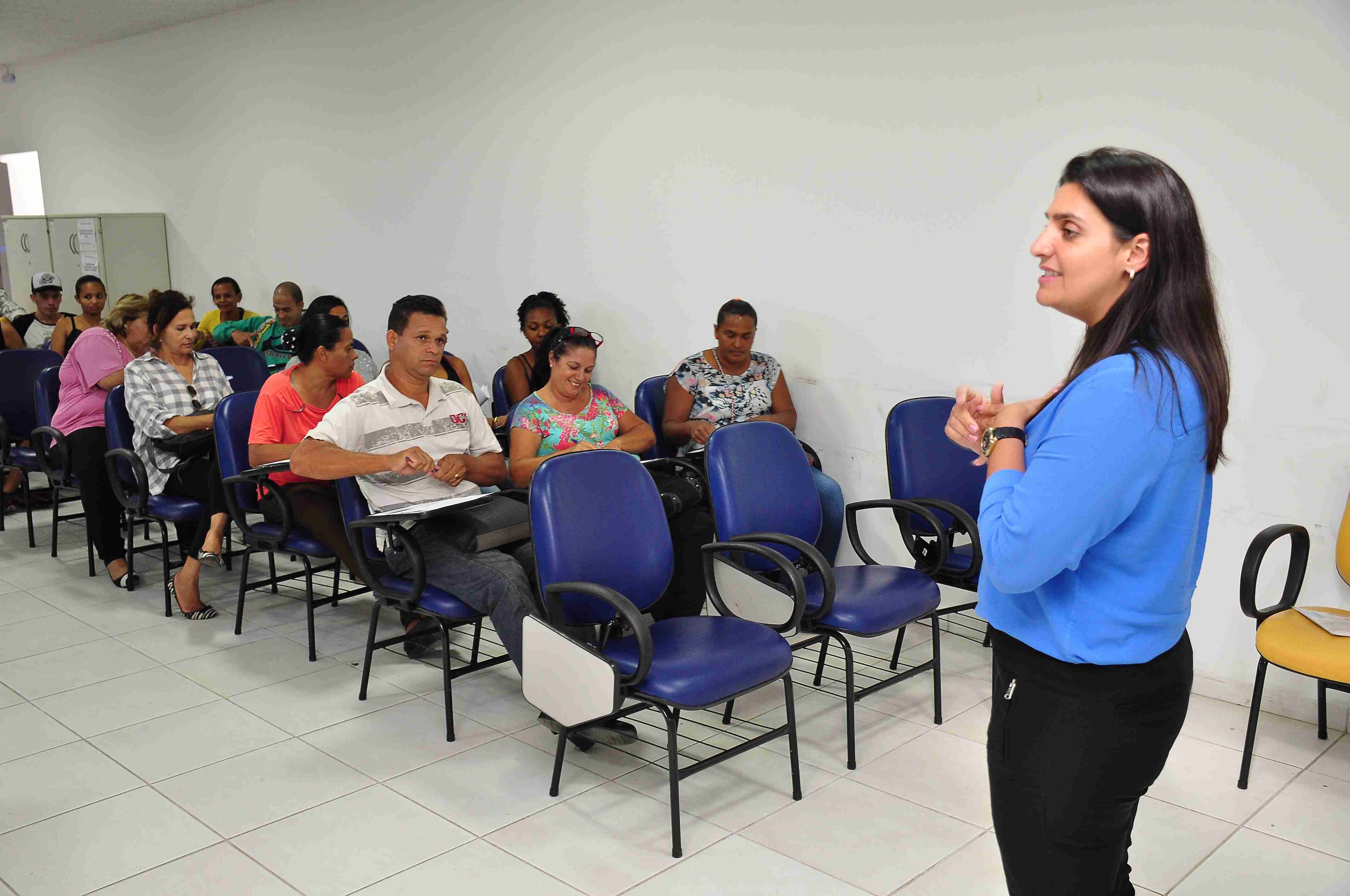 Alunos dos cursos de Bartender, Garçon e Camareira recebem diploma e assistem palestra