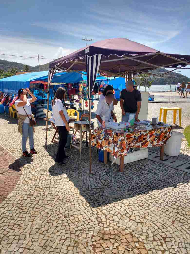 Fiscalização apreende mercadorias e interdita casa noturna em Caraguatatuba