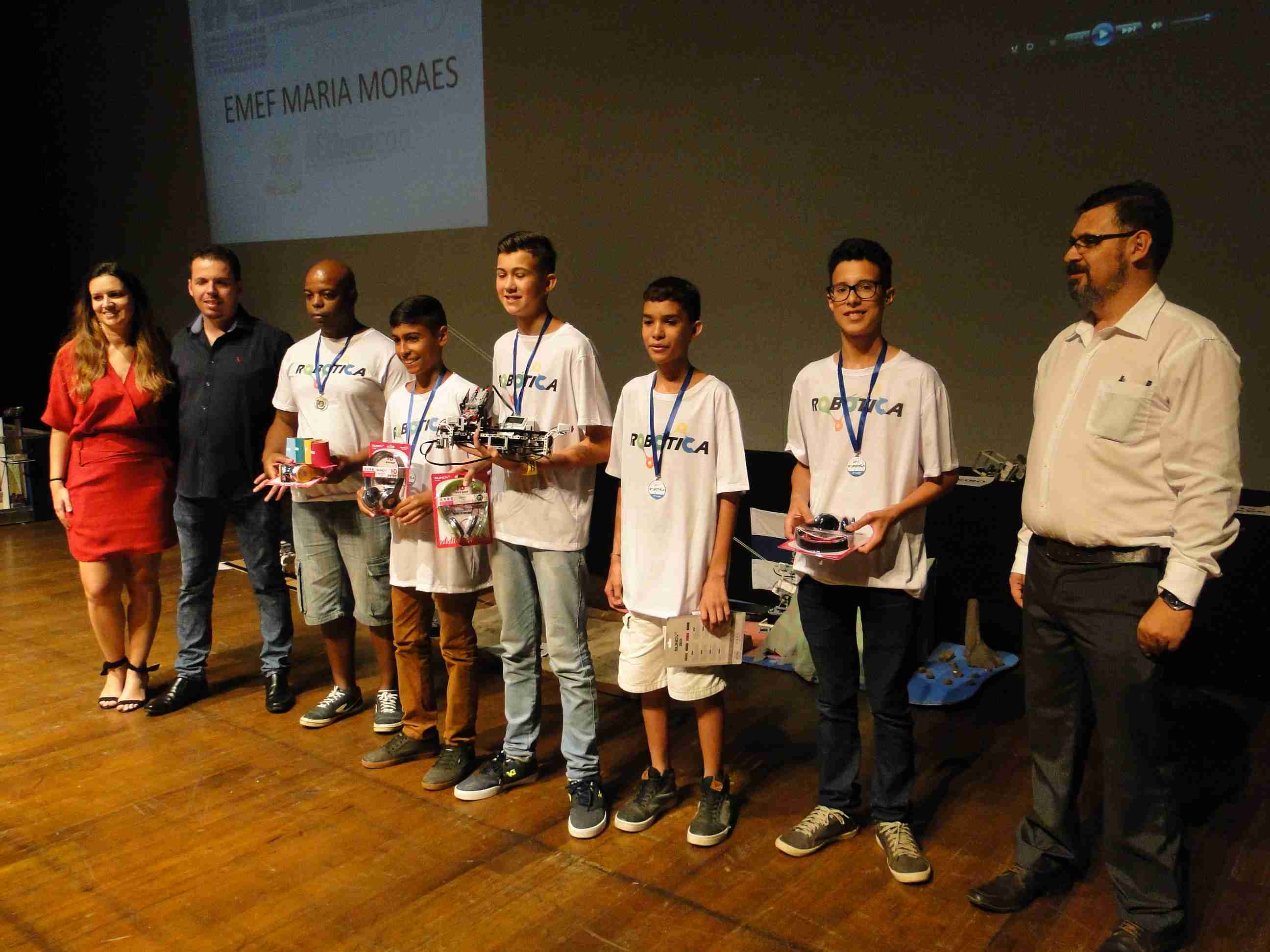 Alunos do CIDE Casabranca são campeões do Concurso de Robótica em Caraguatatuba 