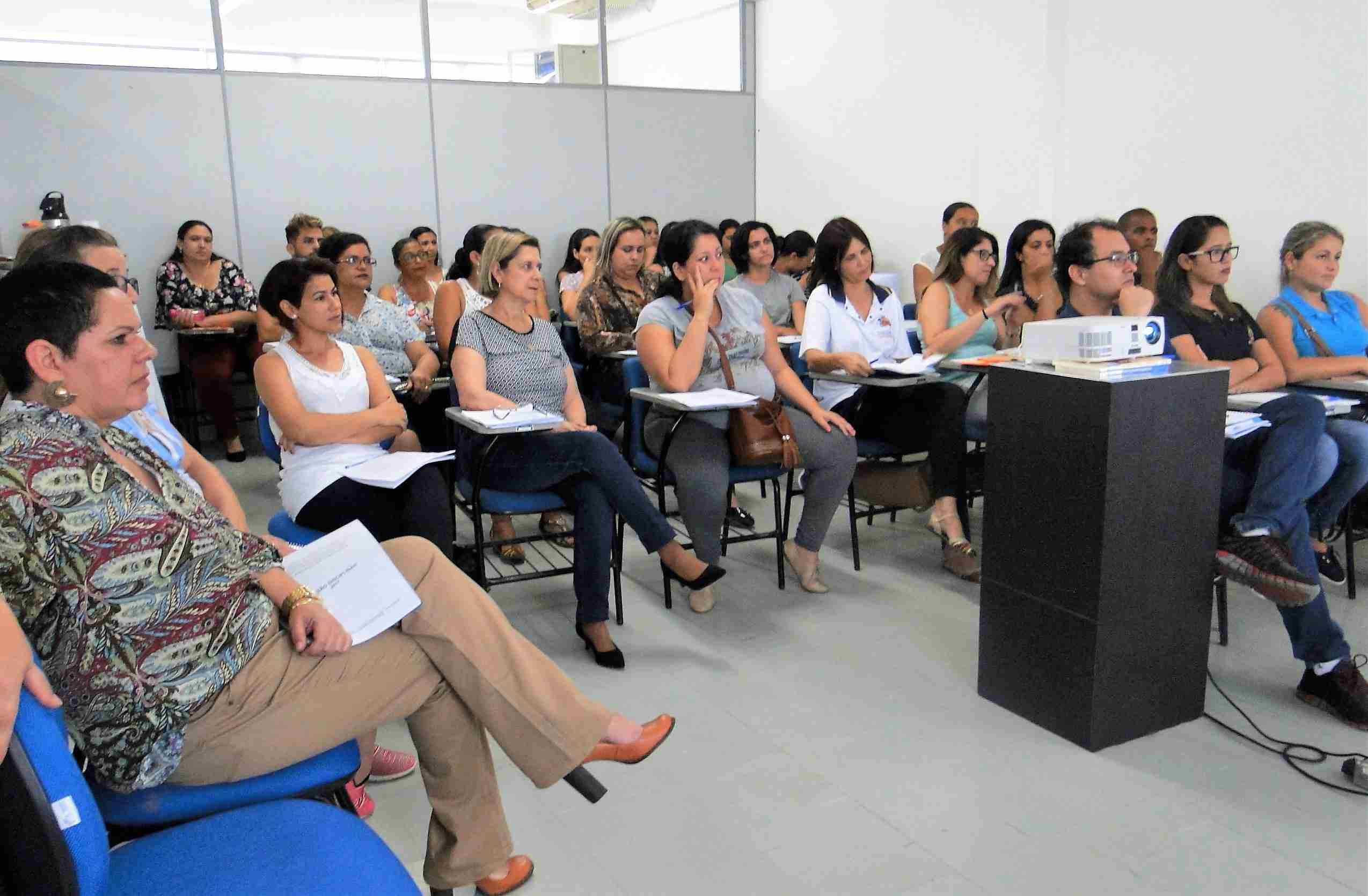 Agentes de Apoio Escolar e Auxiliares de Desenvolvimento Infantil recebem orientações sobre direitos e deveres das funções (Fotos: Cristiane Demarchi /PMC)