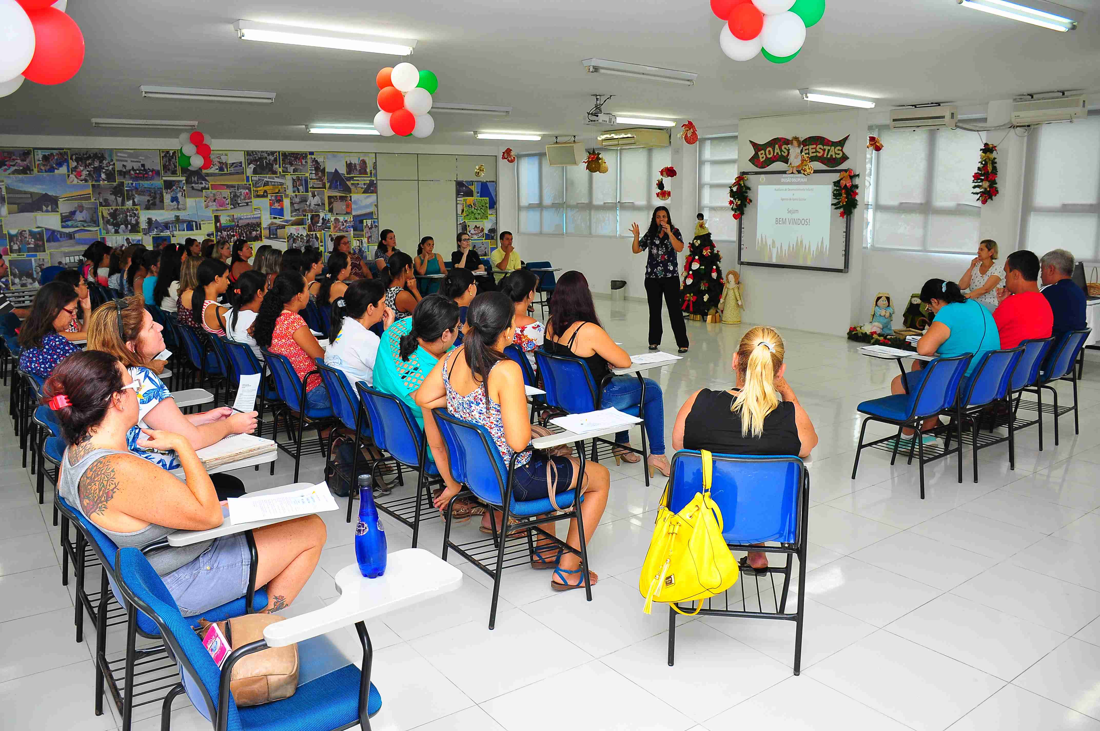 ADIs e AAEs da rede municipal de Caraguatatuba participam de palestra sobre Divisão Disciplinar (Fotos: Cláudio Gomes/PMC)