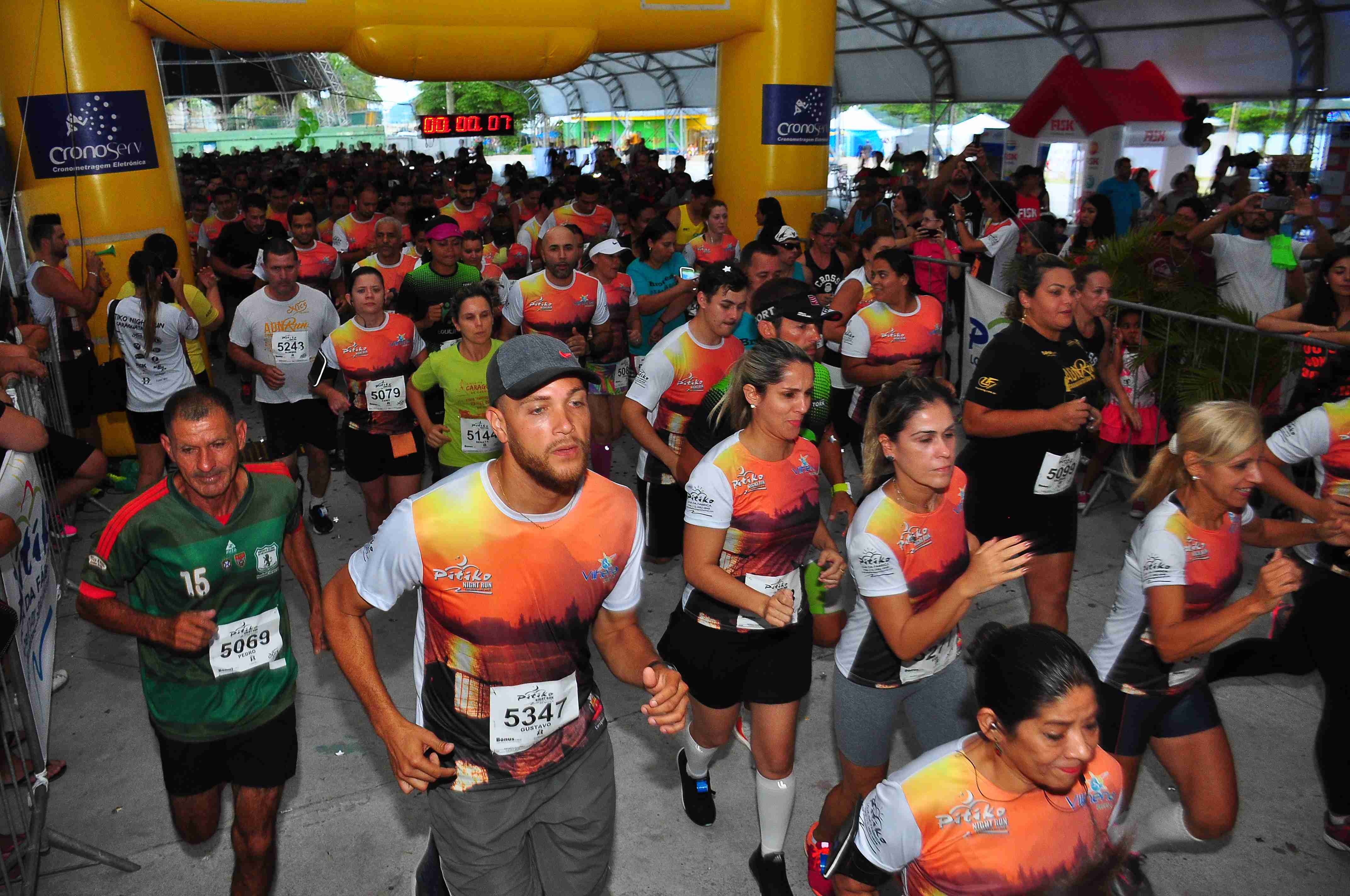Corrida Pitiko Night Run reúne 700 atletas (Fotos: Cláudio Gomes/PMC)