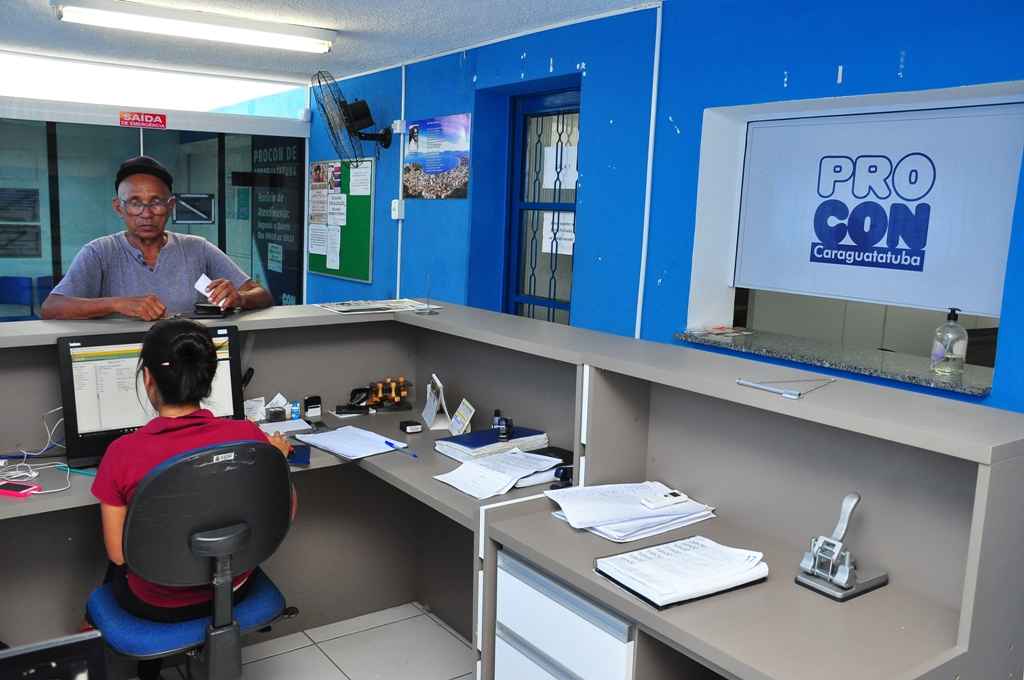 Problemas com instituições de ensino, tratamentos dentários, telefonia e internet lideram reclamações do Procon de Caraguatatuba em dezembro (Fotos: Cláudio Gomes/PMC)