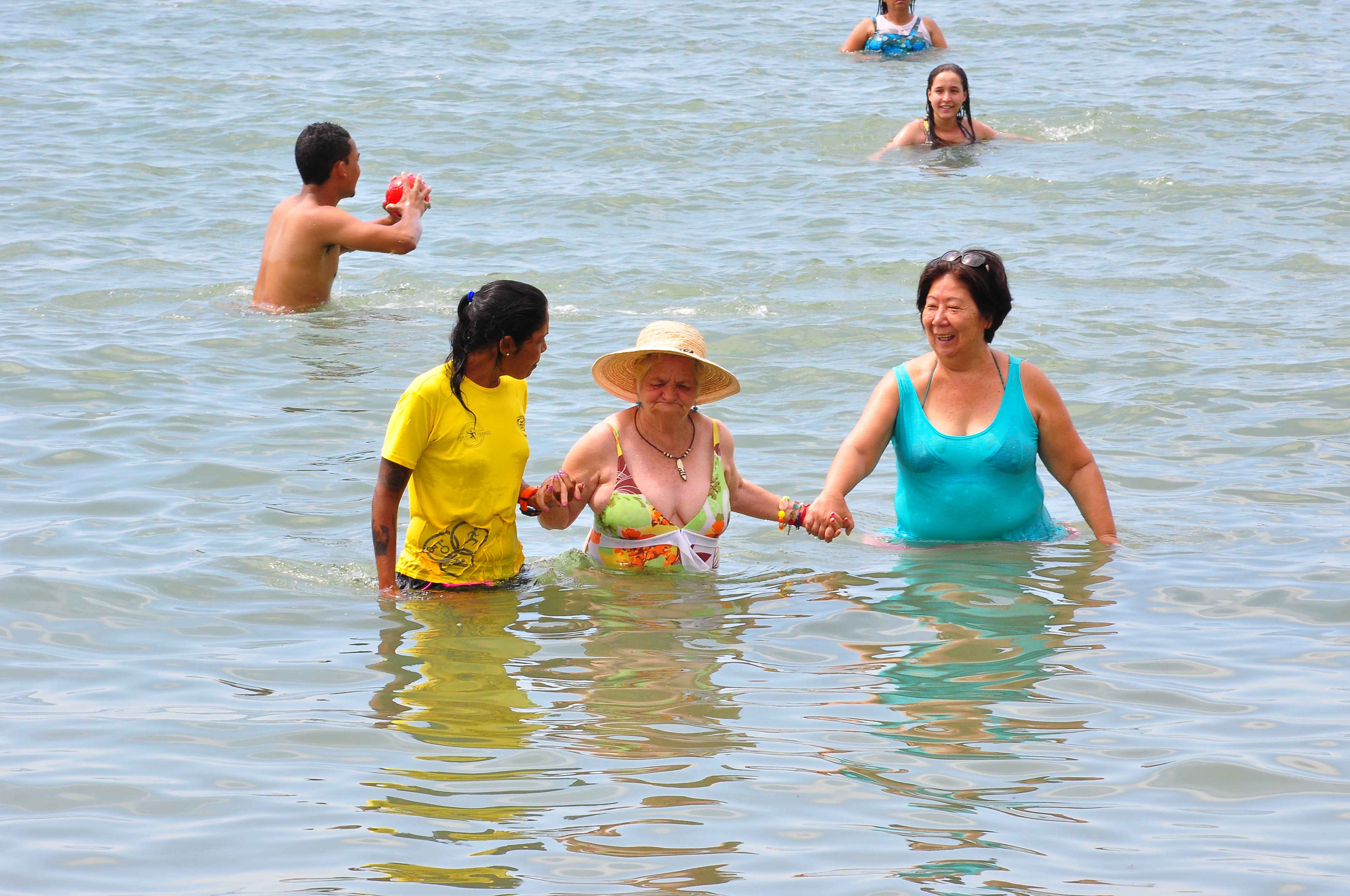 Programa Praia Acessível atenderá somente na praia do Aruan, neste fim de semana