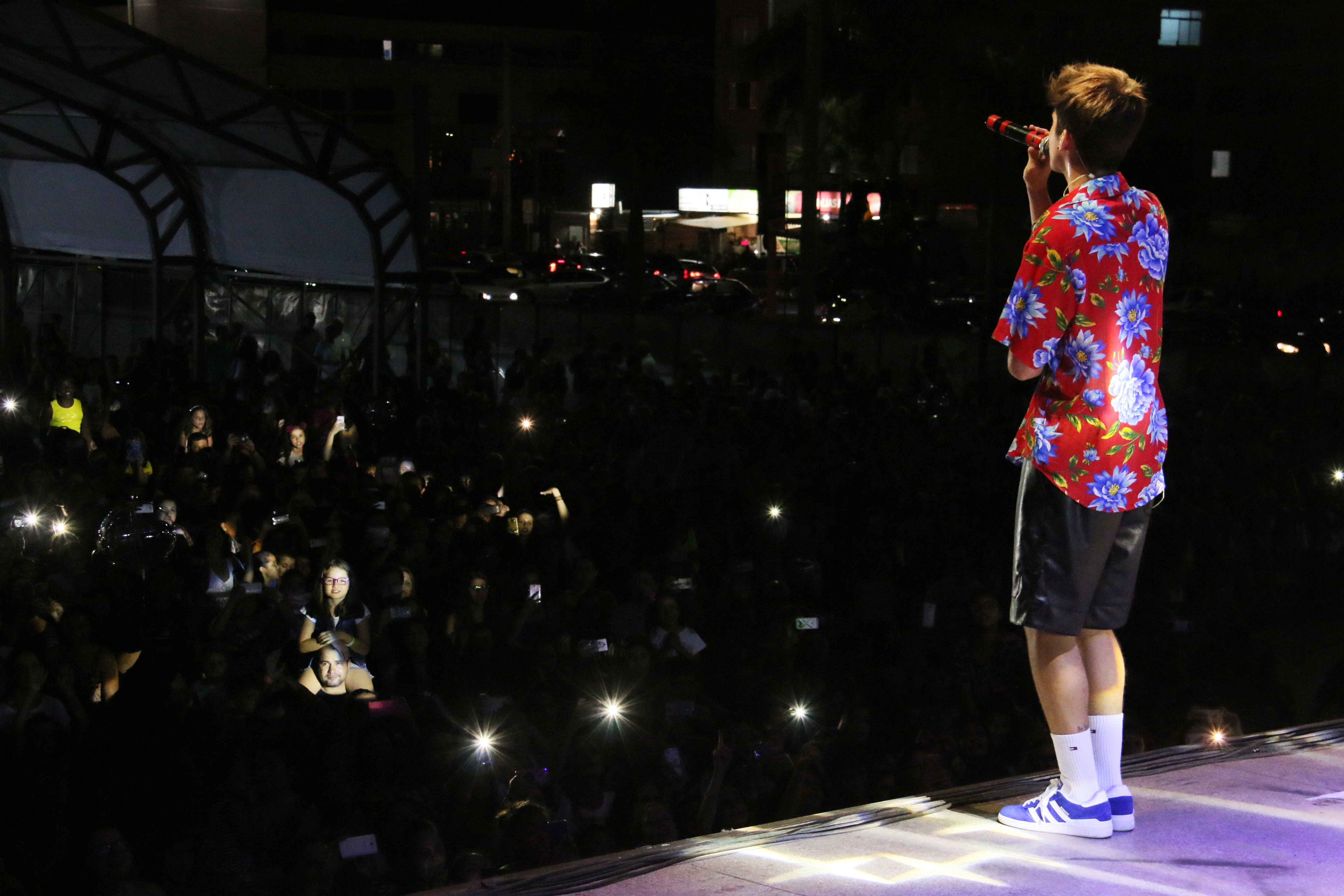 João Guilherme e a dupla Marcos & Belutti agitam fãs em shows em Caraguatatuba