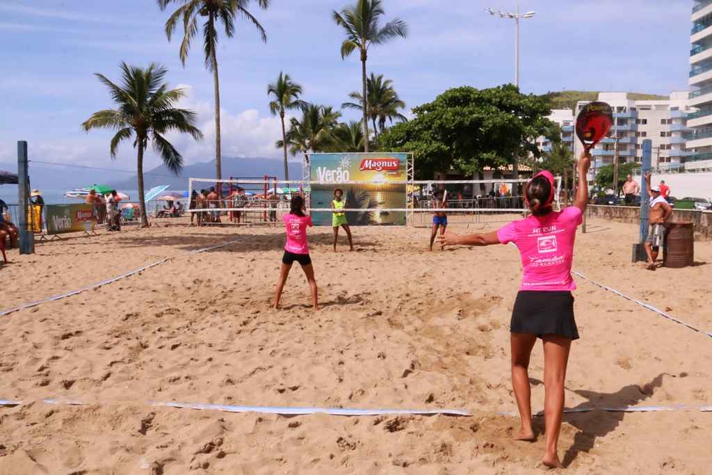 Torneio de Beach Tennis movimenta areias da Martim de Sá no final de semana