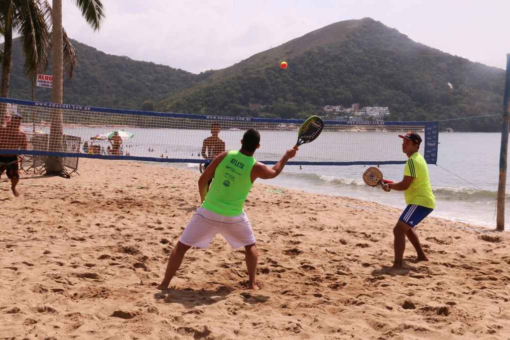 Torneio de Beach Tennis movimenta areias da Martim de Sá no final de semana