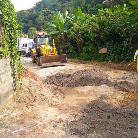 Novo sistema de drenagem e asfaltamento está sendo instalado na rua Horácio Valério dos Santos, localizada no bairro Sumaré