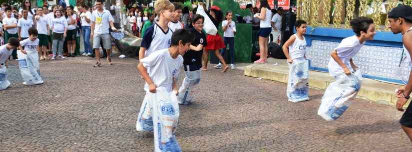 Praça do Caiçara recebe recreação, teatro e dança com Folclore em festa