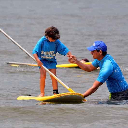 Praias de Caraguatatuba recebem projeto SUP e Surf para Todos em dois finais de semana