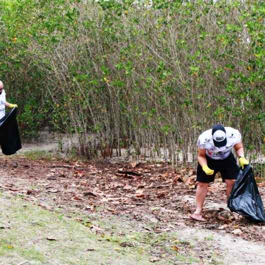Voluntários podem participar de ação de limpeza de praias nesta sexta-feira (24)