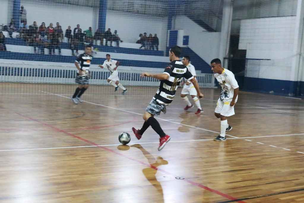 Disputas de pênaltis e goleadas marcam início do Torneio de Aniversário da  Cidade de Futsal – Prefeitura de Caraguatatuba