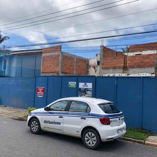 Mais obras são embargadas pela Prefeitura de Caraguatatuba; desta vez no condomínio Costa Verde Tabatinga