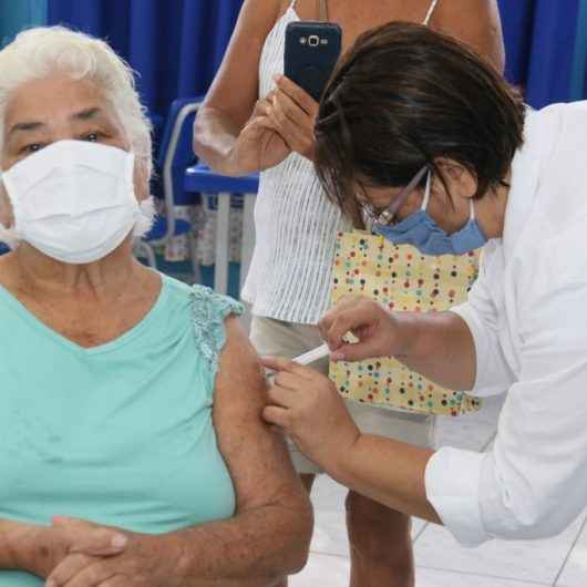 Vacinação contra Covid-19 para idosos entre 77 e 84 anos é interrompida; cidade aguarda nova remessa de doses