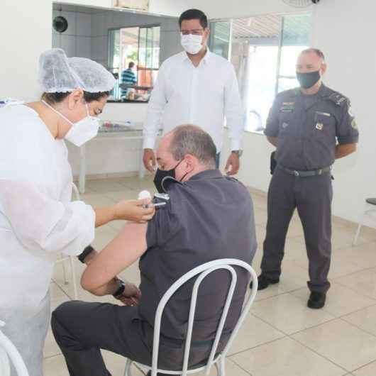 Caraguatatuba recebe servidores das forças de segurança para vacinação contra Covid-19