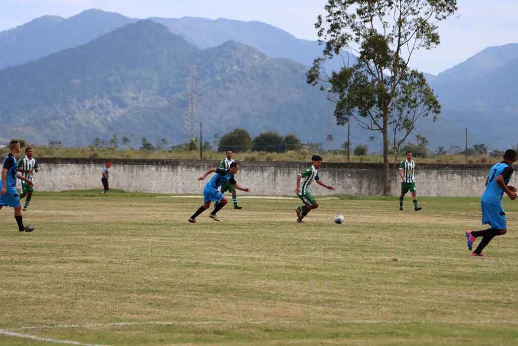 Time de futebol americano de Caraguatatuba vence partida em São