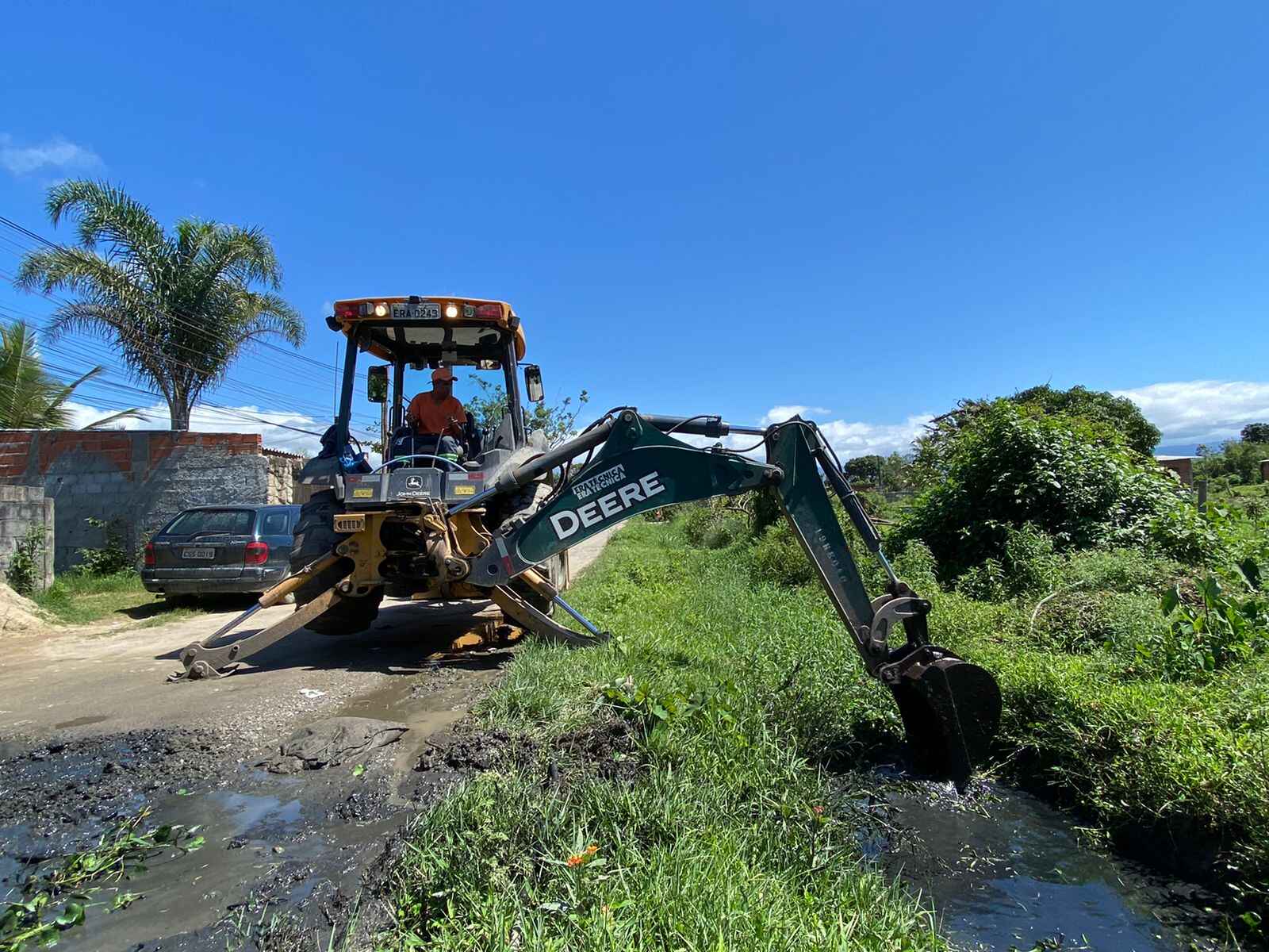 Caraguatatuba realiza ações de limpeza e zeladoria na Região Sul