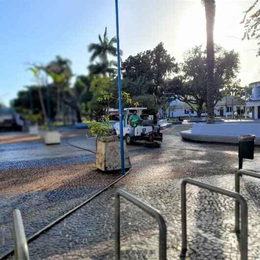 Prefeitura de Caraguatatuba intensifica limpeza de áreas públicas