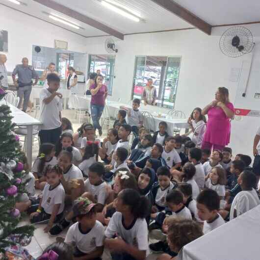 Alunos do Cantagalo realizam encerramento de Projeto Musical no 20º Batalhão de Polícia Militar