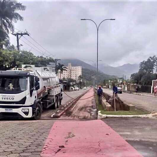Prefeitura de Caraguatatuba limpa e desobstrui galerias pluviais na Martim de Sá após temporal