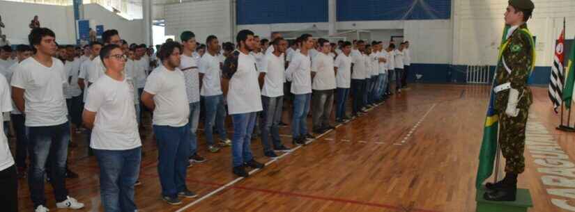 Junta Militar de Caraguatatuba entrega de certificados de reservistas dos nascidos em 2004