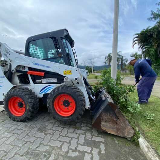 Prefeitura de Caraguatatuba segue com serviços de limpeza e manutenção em diversos bairros