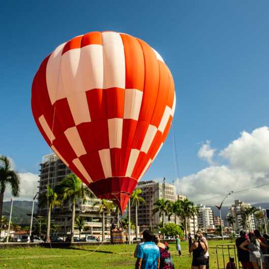 Emoção toma conta de público que passeou de balão em Caraguatatuba no evento da Arena Verão Esportiva