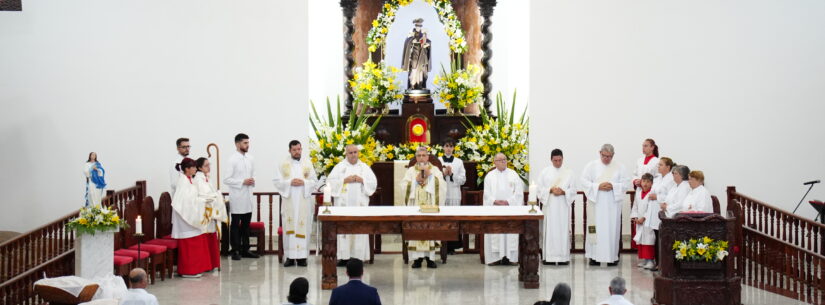 Missa, casamento comunitário e venda de bolo marcam Dia do Padroeiro em Caraguatatuba