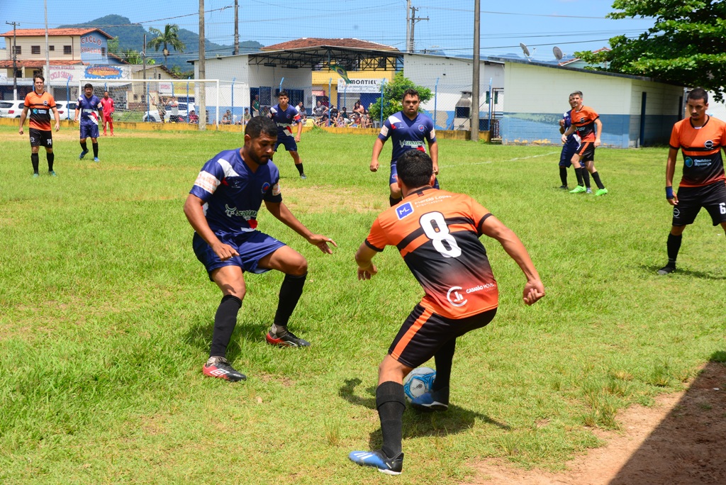 Time de futebol americano de Caraguatatuba vence partida em São