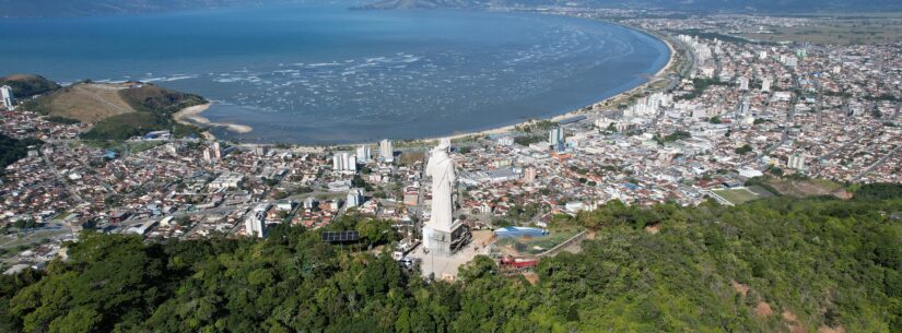 Com Missa Campal, Caraguatatuba ganha nova imagem de Santo Antônio e iluminação do morro