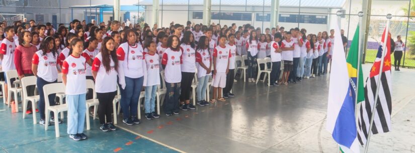 Alunos de escola do Perequê participam de formatura do Projeto Bombeiro na Escola