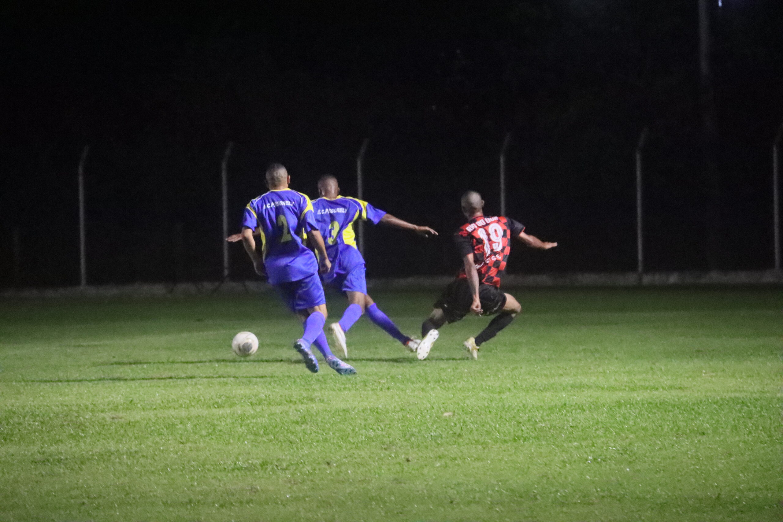 Time de futebol americano de Caraguatatuba vence partida em São