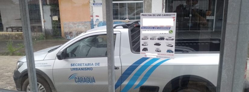 Prefeitura de Caraguatatuba notifica responsáveis por colagem de propagandas em pontos de ônibus