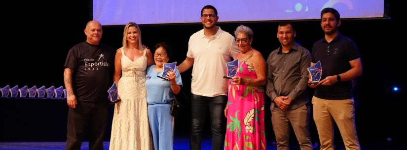 Prefeito de Caraguatatuba premia melhores atletas do ano no 