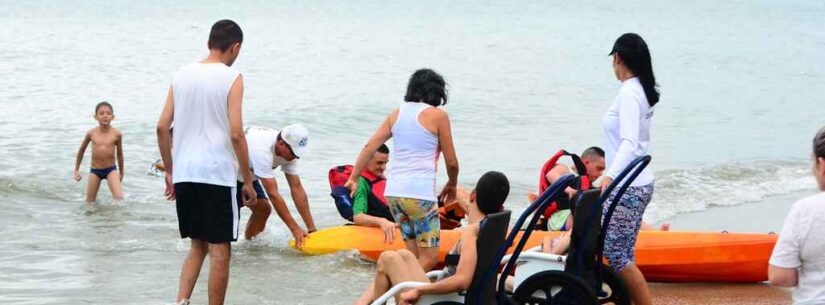 Praia Acessível é opção para idosos e PcDs no Carnaval em Caraguatatuba