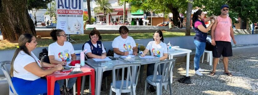 Vacinação contra gripe na Praça Cândido Mota segue até sexta-feira para toda população de Caraguatatuba