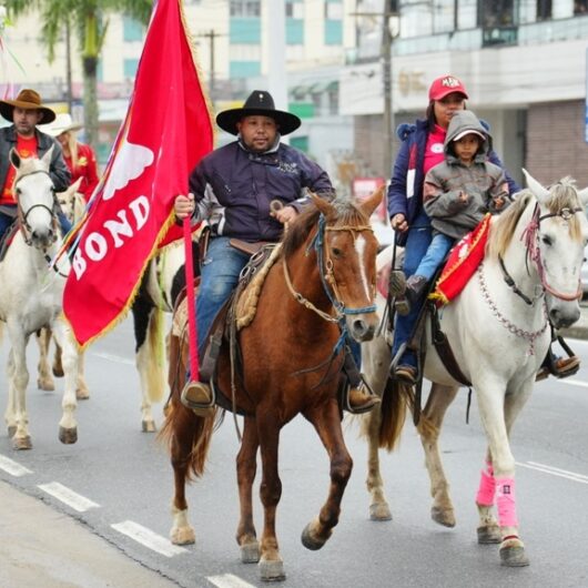 Tradicional Cavalgada marca encerramento da 33ª Festa do Divino Espírito Santo de Caraguatatuba