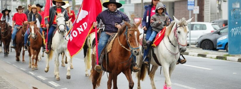 Tradicional Cavalgada marca encerramento da 33ª Festa do Divino Espírito Santo de Caraguatatuba