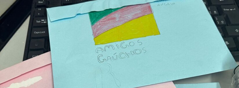 Alunos de escola municipal de Caraguatatuba escrevem cartas de apoio a estudantes do Rio Grande do Sul
