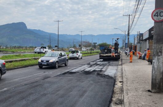 Prefeitura de Caraguatatuba realiza recapeamento de vicinais da SP-55