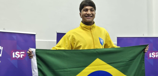 Atleta de Caraguatatuba é campeão mundial de natação paralímpica 2024