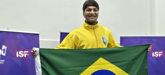 Atleta de Caraguatatuba é campeão mundial de natação paralímpica 2024