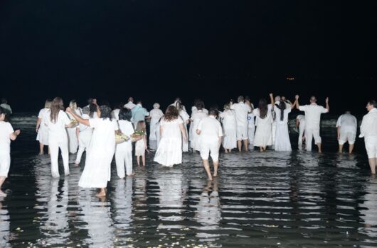 Festa de Iemanjá de Caraguatatuba chega a 40ª edição e conta com a participação de 50 casas religiosas